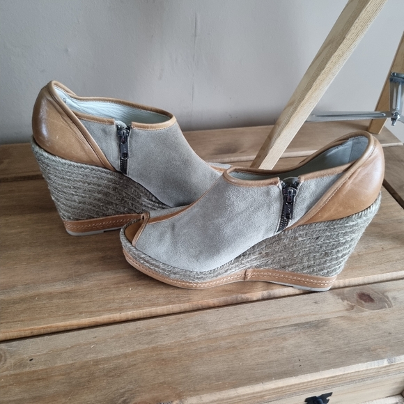 The kooples grey suede/leather Wedged Sandals Size Uk 7 new with defects - Picture 2 of 8